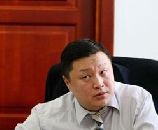 Mongolia: Official awarded after jailing former president